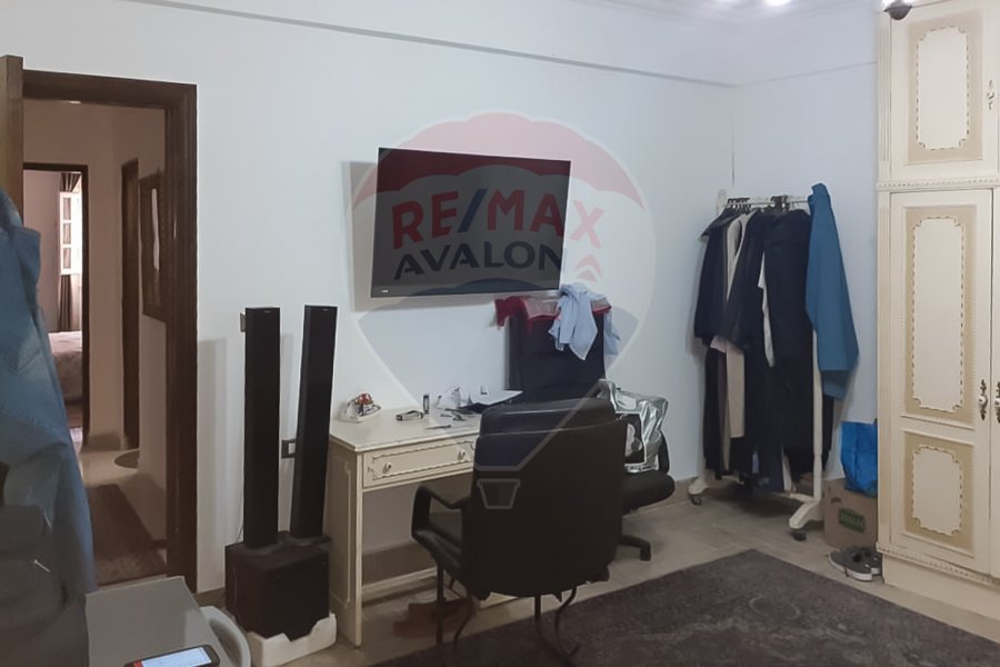 فيلا للبيع 170م + 250 حديقة - كينج مريوط (شارع موتيل)