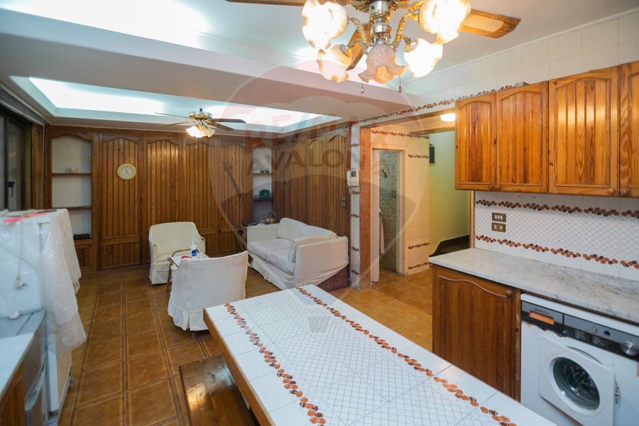 Villa for rent 800 m Kafr Abdo (steps from Abu Qir St.)