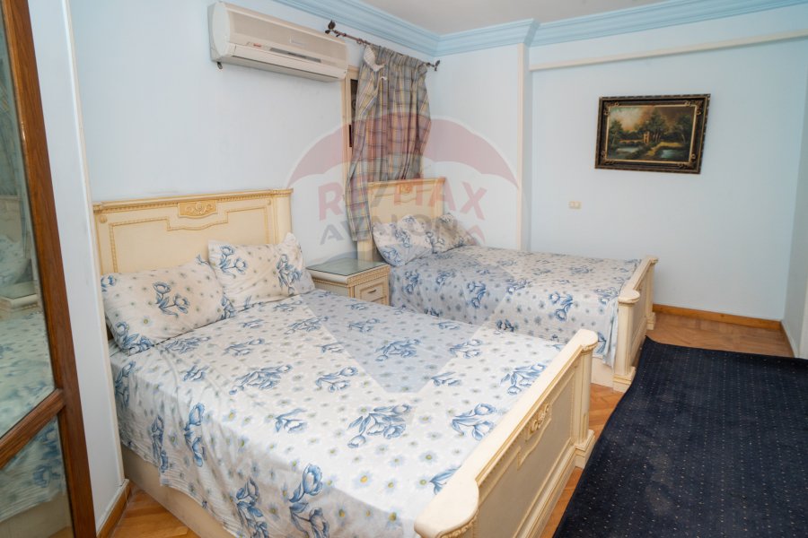 Apartment for sale 320 m El Mandara (El Gesh Road)