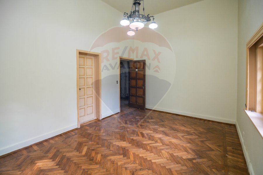 Villa for rent 800 m Kafr Abdo (steps from Abu Qir St.)
