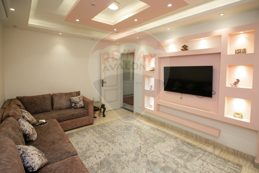 Apartment for sale 180 m El Shatby (steps from the sea)