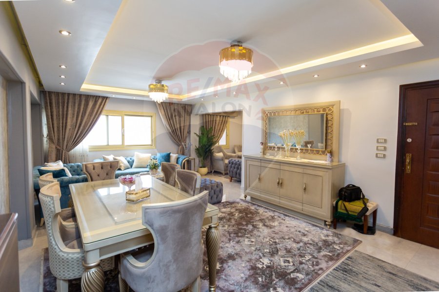 Apartment for sale 140 m Lauran (directly on the sea)