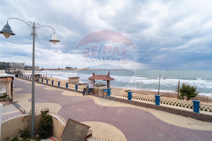 Twin house villa for sale 200 m Maamoura Beach (directly on the sea)