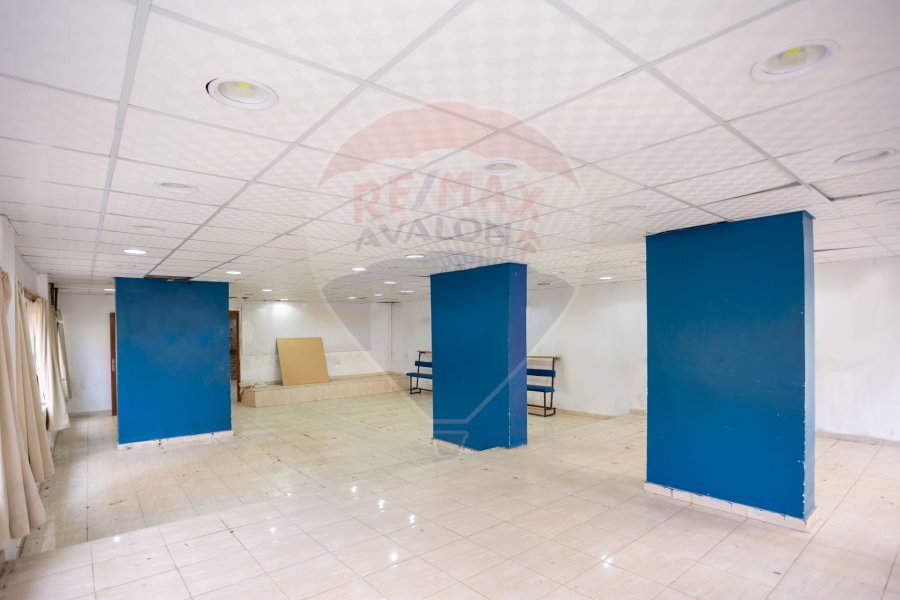 Administrative headquarters for sale 600 m Raml Station