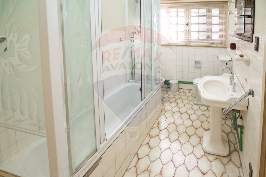 Villa for rent 800 m Kafr Abdo (steps from Abu Qir St.)