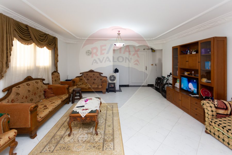 Apartment for sale 185 m Roushdy (Between the tram and the sea)