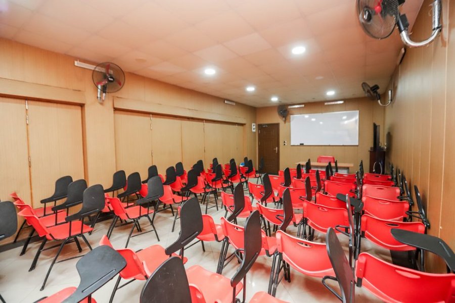 مقر تجاري للبيع 327م سموحة (السوق التجاري - بجوار مول زهران)