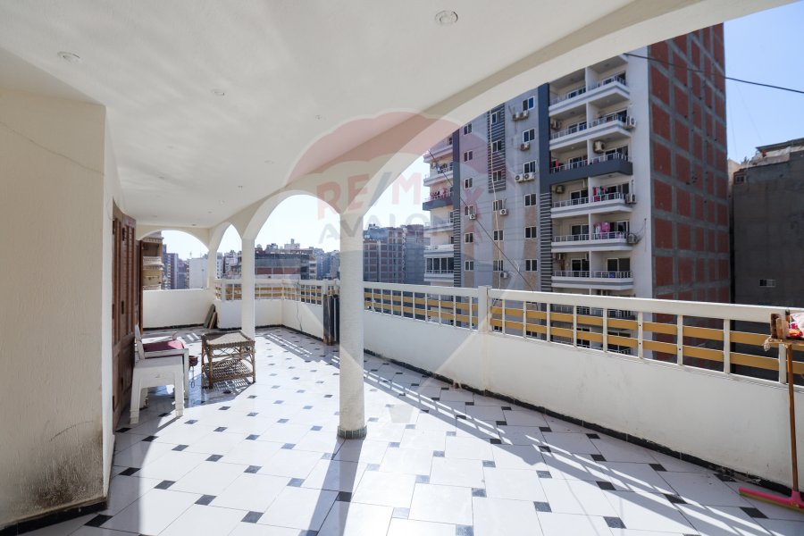 شقة للبيع 341 م سيدي بشر (شارع العيسوي الرئيسي)