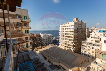 Administrative headquarters for rent 200 m Raml Station (near the sea)