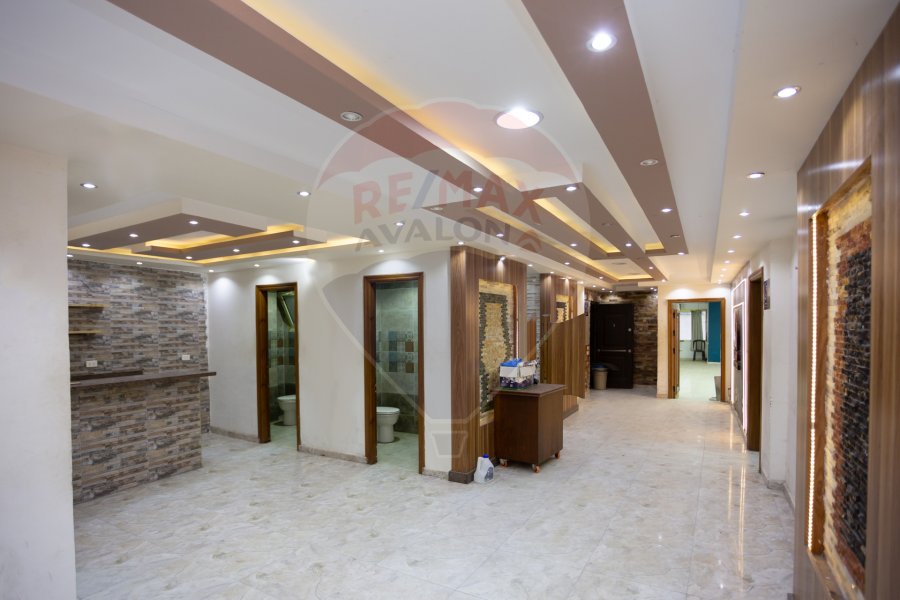 Administrative headquarters for sale 600 m Raml Station
