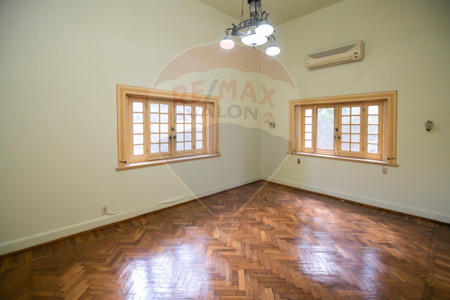Villa for rent 800 m Kafr Abdo (steps from Abu Qir St.)