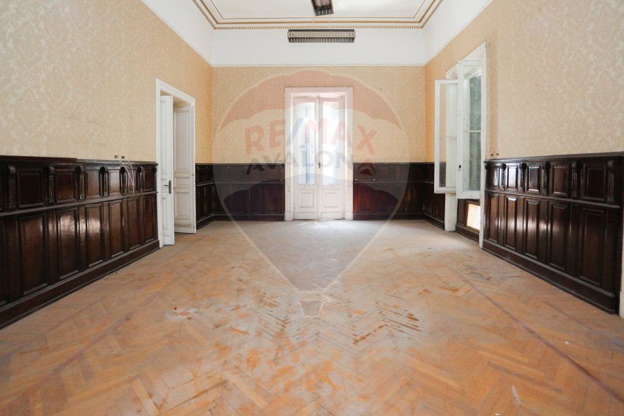 Castle for sale Al-Hay Al-Latiny (Steps from Fouad St. and Sultan Hussein St.) 1,460 m