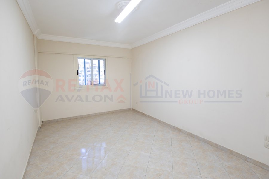 Apartment for sale 200 m Ibrahimiya (steps from Sporting Club)