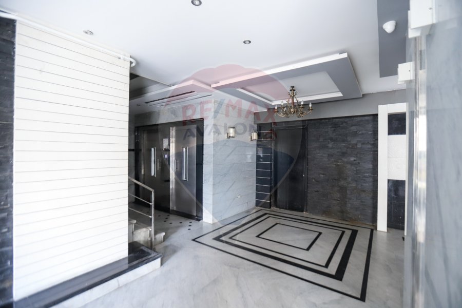 Apartment for sale 200 m Sporting ( Directly on Abo Qeer St )