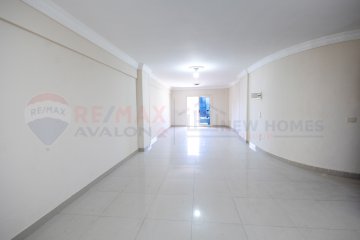 Apartment for sale 200 m Al Ibrahimeya (steps from Sporting Club)