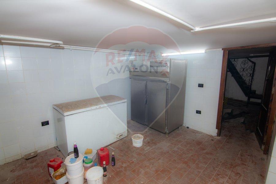 Shop + Up floor for sale 300 m Stanley (Directly on the sea)