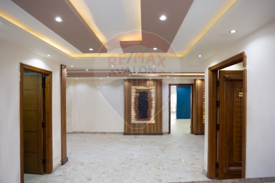 Administrative headquarters for sale 600 m Raml Station