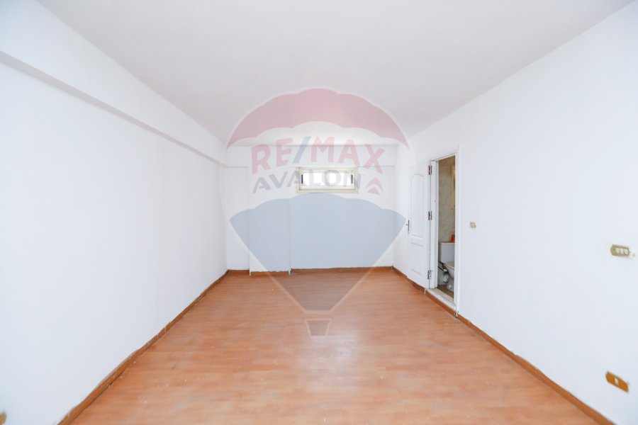 Apartment for sale 150 m Smouha - (steps from Fawzi Moaz Square)