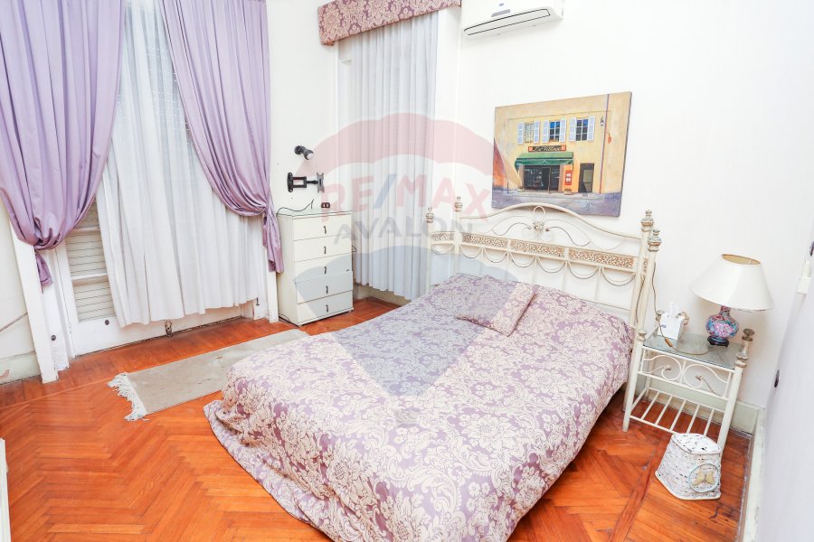 Apartment For Rent 370 m Latin District