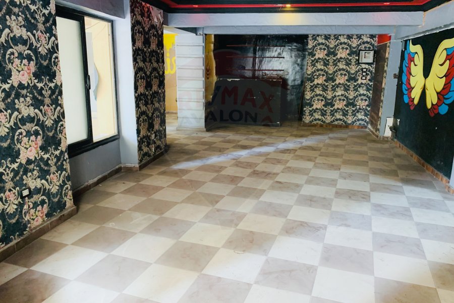 محل للبيع 90 م السرايا ( خطوات من البحر )