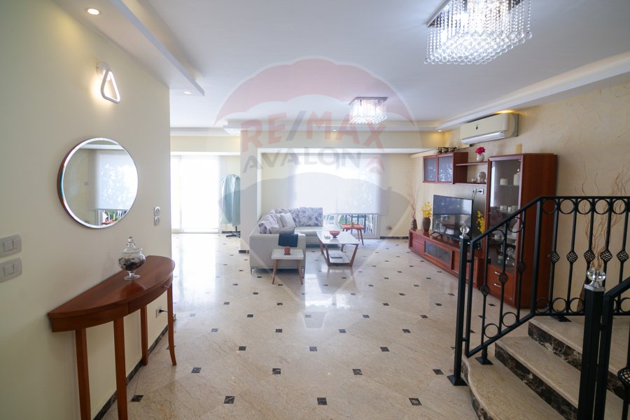 Town house villa for sale 205 m King Mariout (Alex west)