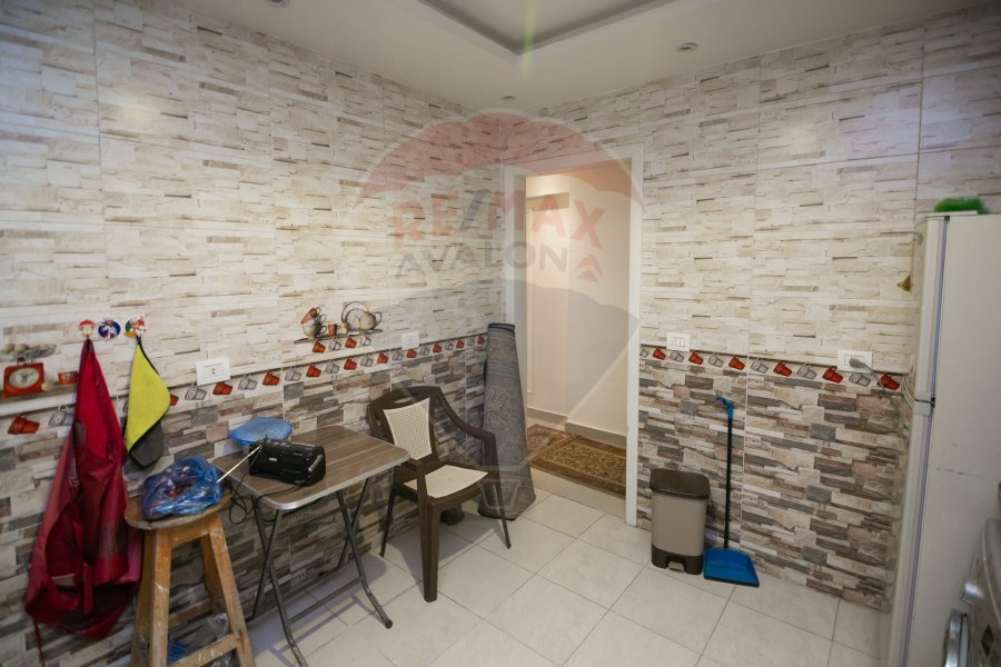 Apartment for sale 180 m El Shatby (steps from the sea)