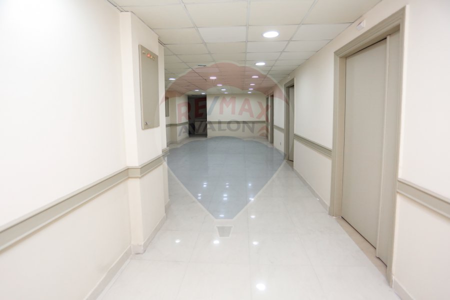 ميزانين للإيجار825 م سموحة (ش فوزى معاذ الرئيسى - خطوات من ميدان على بن أبى طالب)