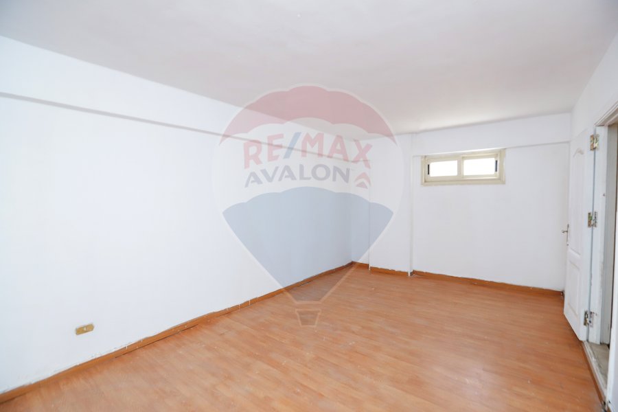 Apartment for sale 150 m Smouha - (steps from Fawzi Moaz Square)