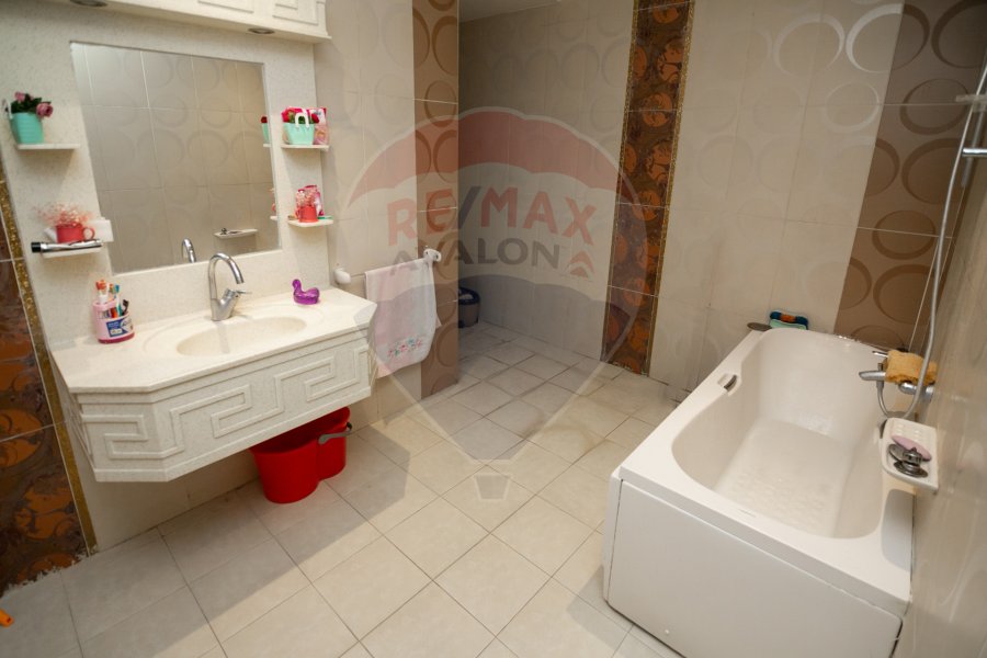 Apartment for sale 180 m El Shatby (steps from the sea)
