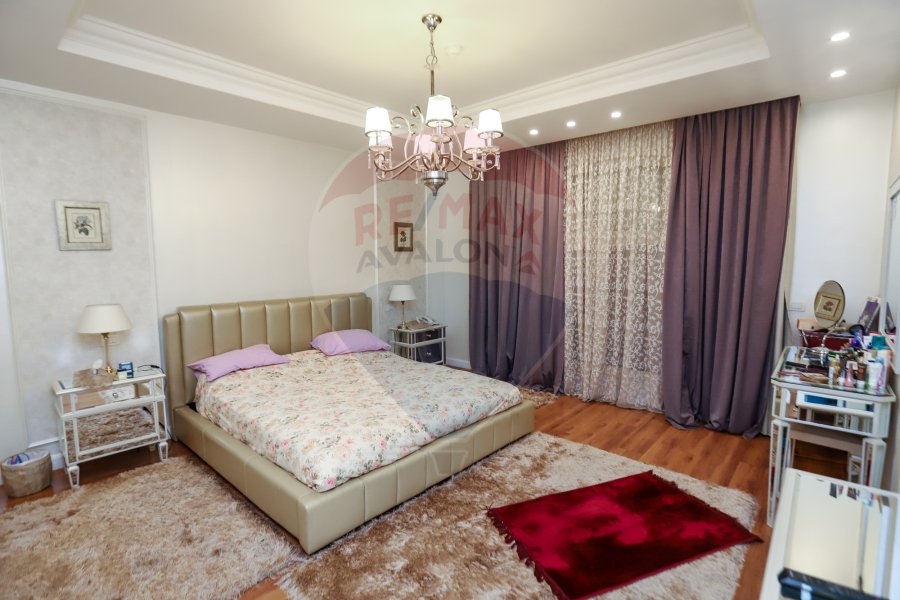 شقة فاخرة للبيع 255 م (سمارت هوم ) سموحة ( ش فوزى معاذ الرئيسى - عمارة اللوتس )