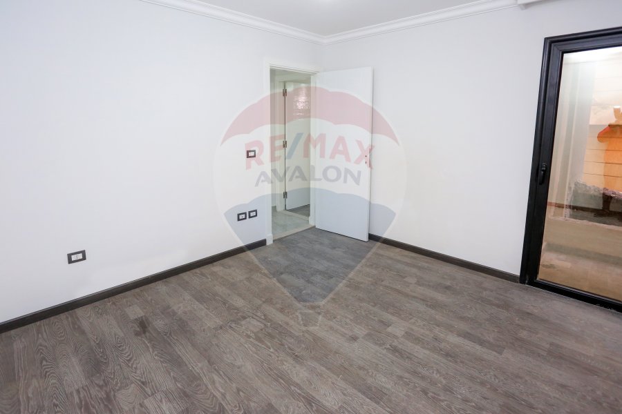 Apartement for sale 174 m Smouha (East Tower Compound - Ryada school st)