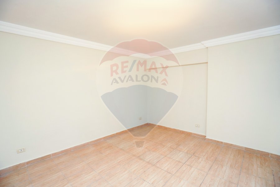 Apartment for sale 200 m Sporting ( Directly on Abo Qeer St )