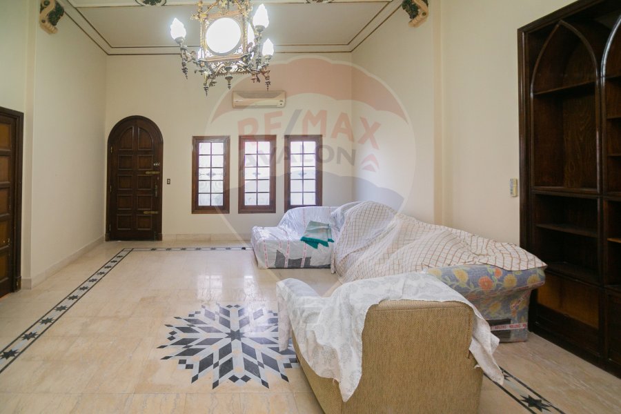 Villa for rent 800 m Kafr Abdo (steps from Abu Qir St.)