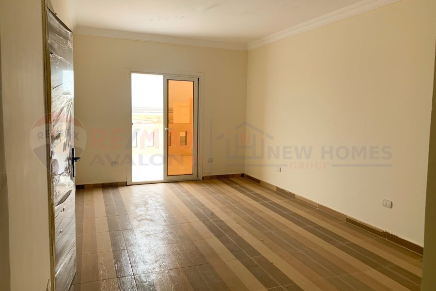 stand Alo1ne for sale 400 m King Mariout (Cordoba St.)