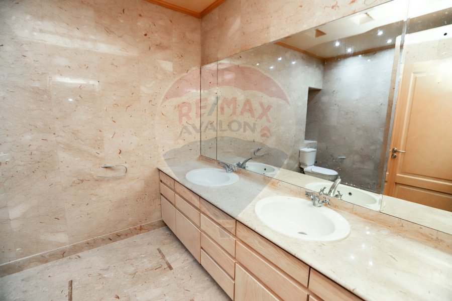 (شقة للبيع 550 م كفر عبده (  ميدان سان جينى _ عمارة اللوتس