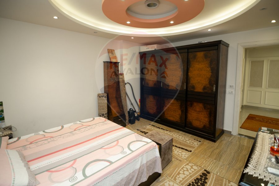 Apartment for sale 180 m El Shatby (steps from the sea)