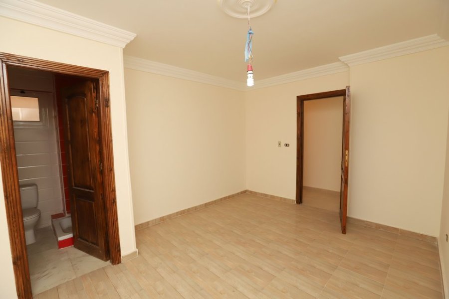 شقة للبيع 164م بالسيوف (ش مصطفي كامل - خطوات من كرفور سيتي لايت)