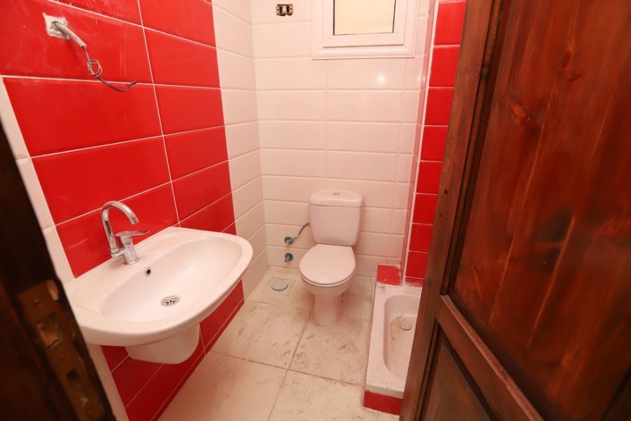 شقة للبيع 164م بالسيوف (ش مصطفي كامل - خطوات من كرفور سيتي لايت)