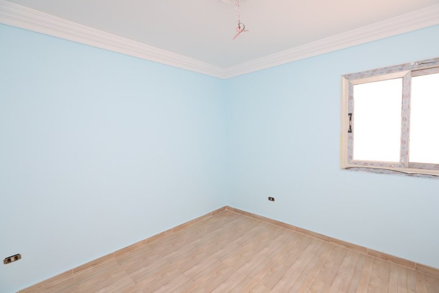 شقة للبيع 164م بالسيوف (ش مصطفي كامل - خطوات من كرفور سيتي لايت)