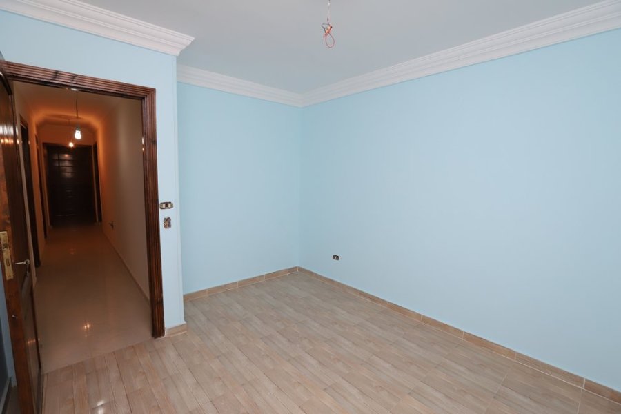 شقة للبيع 164م بالسيوف (ش مصطفي كامل - خطوات من كرفور سيتي لايت)