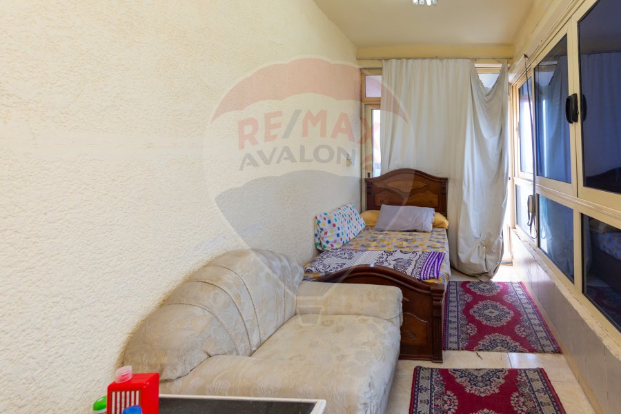 Apartment for sale 125 m Sidi Gaber (directly on the sea) - 3,500,000 EGP