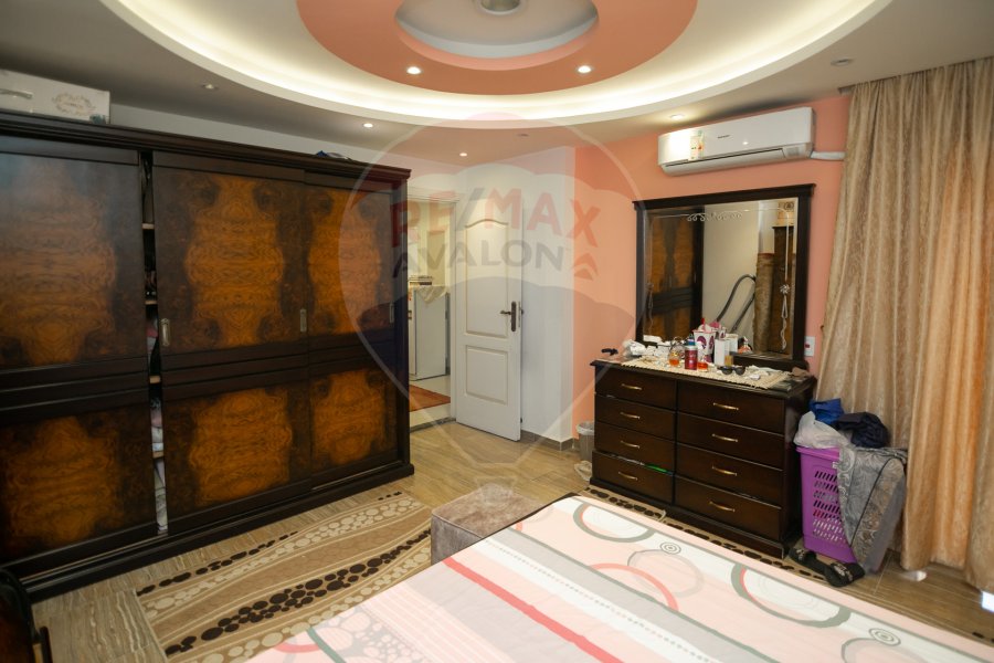 Apartment for sale 180 m El Shatby (steps from the sea)