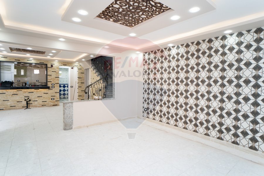 Villa for sale 250m Mamoura beach (directly on the sea) -