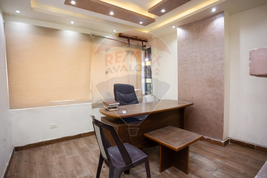 Administrative headquarters for sale 600 m Raml Station