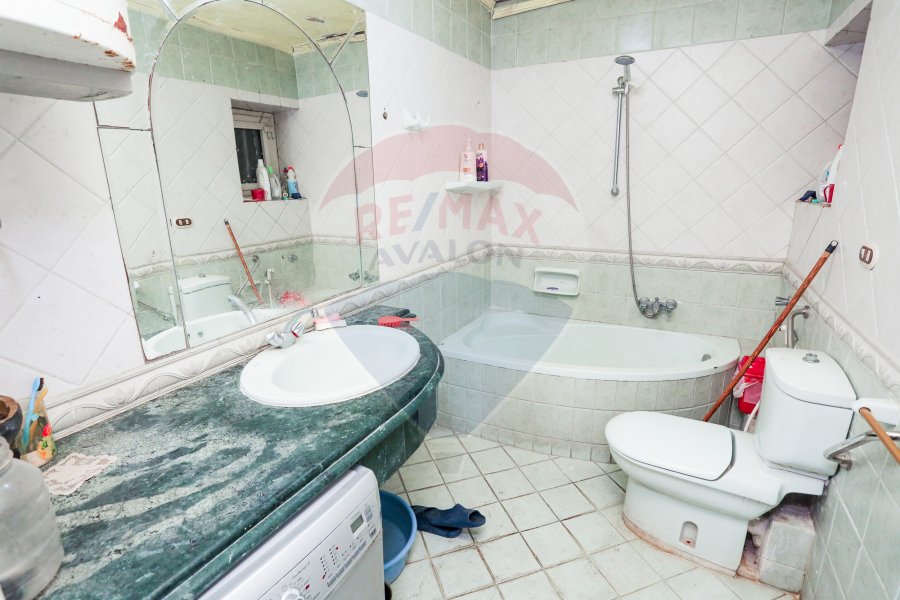 Apartment For Sale 134 m Sidi Gaber ( Directly on the Sea - Top of City square )