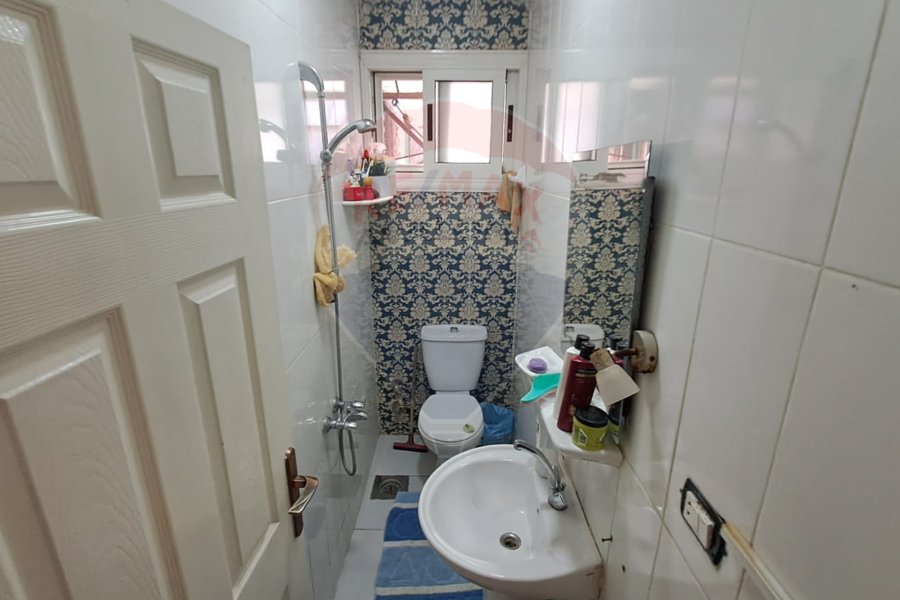Apartment for sale 200 m Mostafa Kamel (steps from Kiroseiz Bridge Smouha)