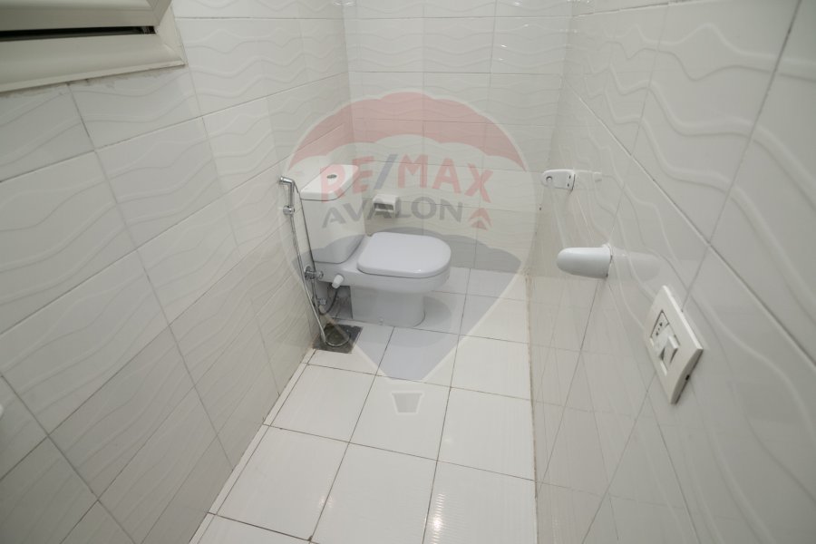 Apartment for sale 180 m El Shatby (steps from the sea)