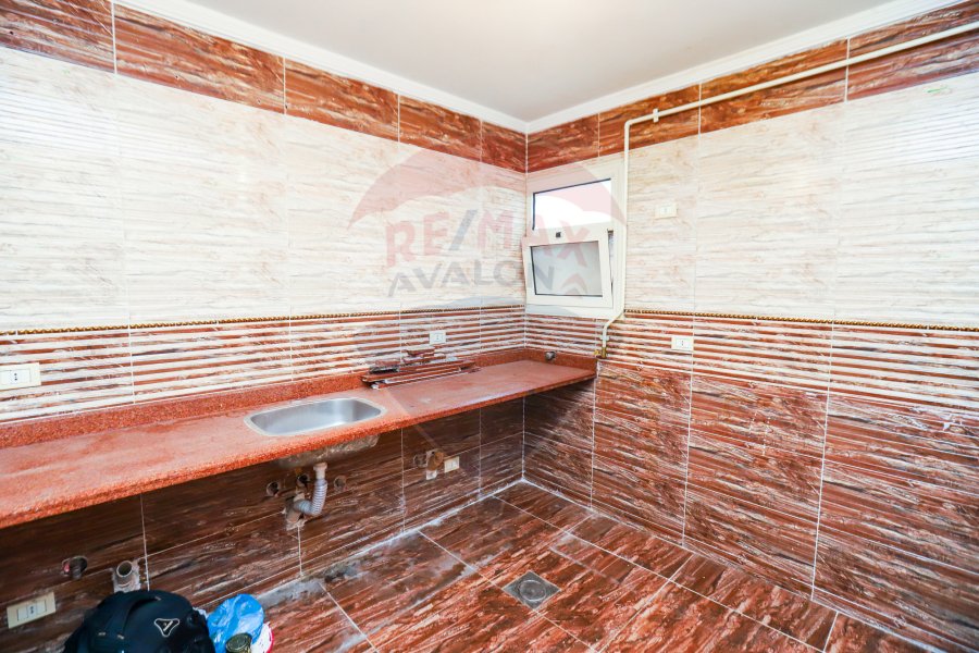 Apartment for sale 200 m Sporting ( Directly on Abo Qeer St )