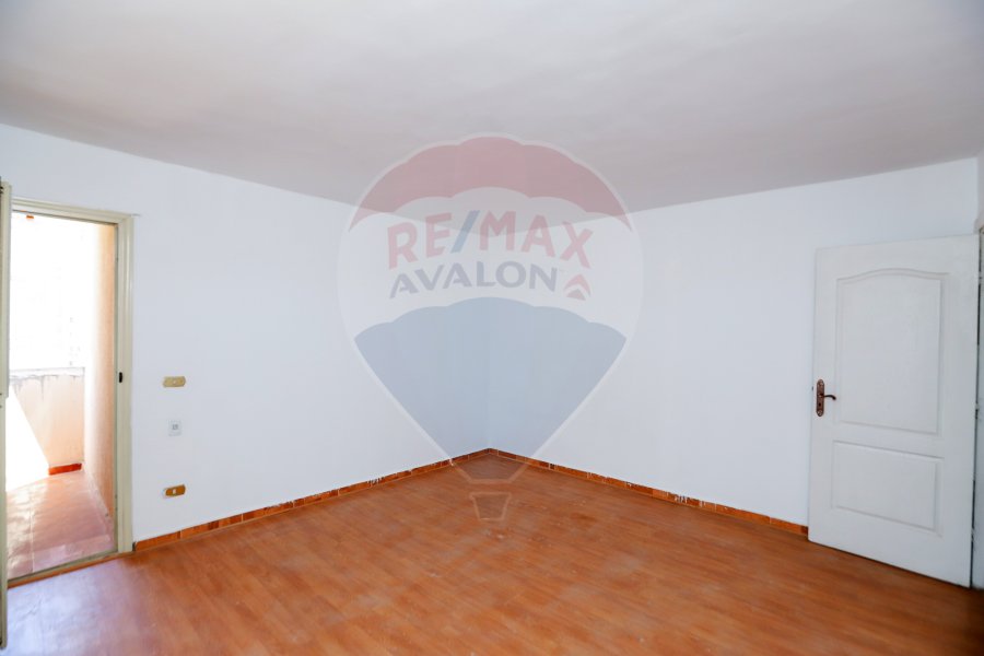 Apartment for sale 150 m Smouha - (steps from Fawzi Moaz Square)