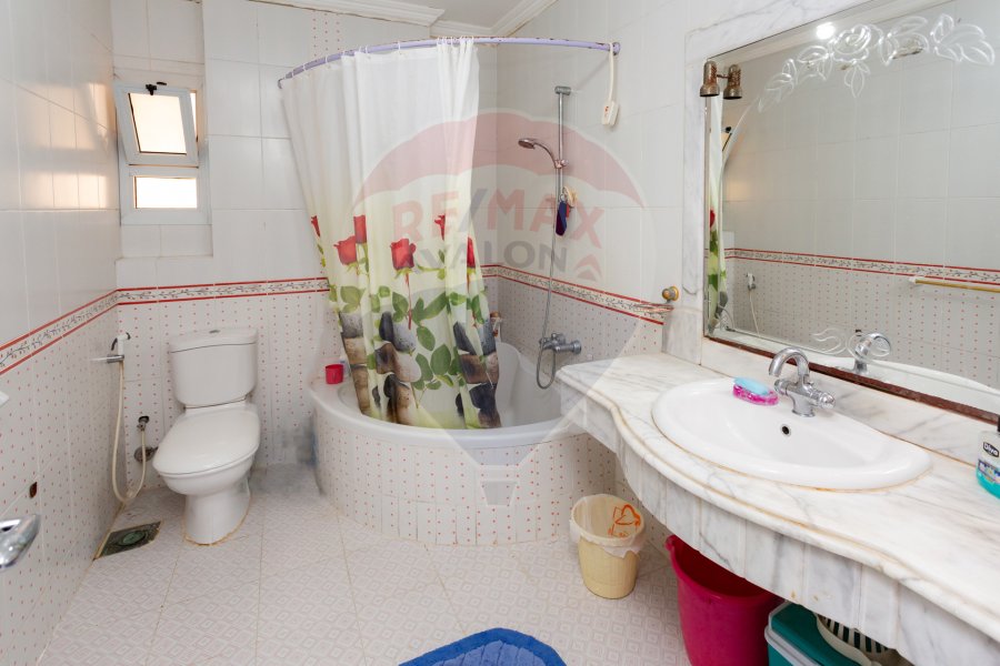 Apartment for sale 185 m Roushdy (Between the tram and the sea)